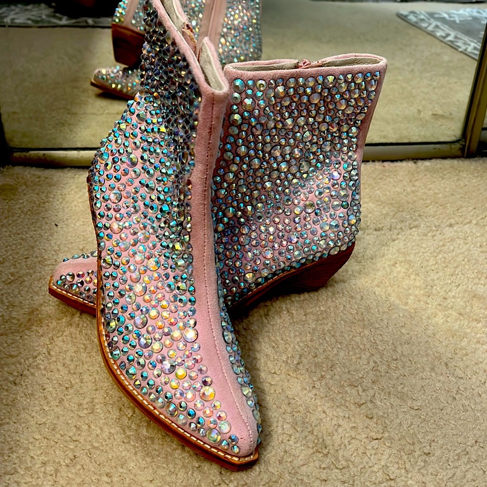 Sparkle pink western boots never worn !!